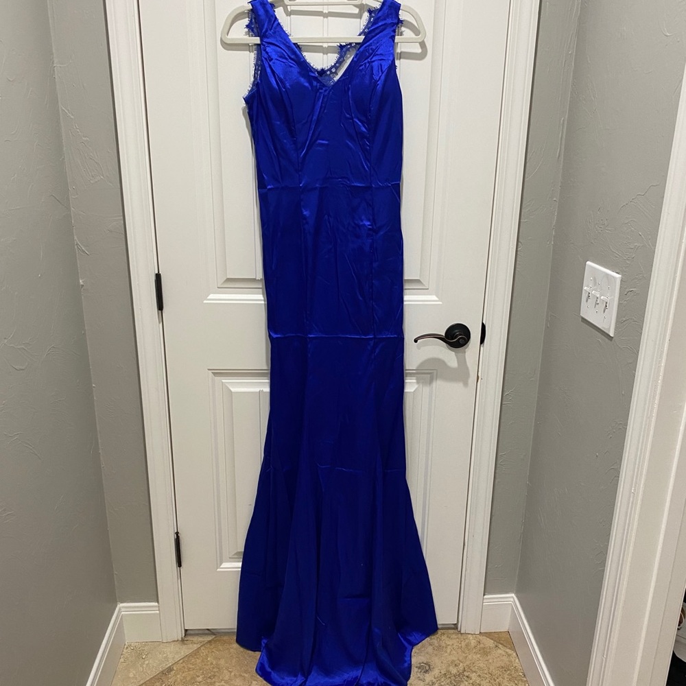 New blue lace detail gown M